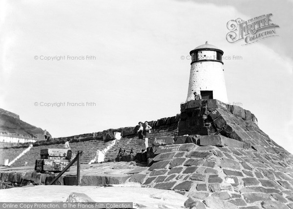 Photo of New Quay, The Old Harbour Light 1933