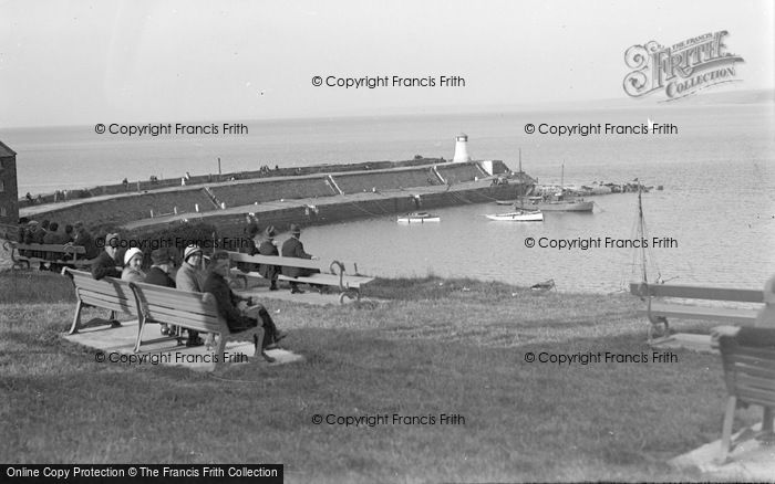 Photo of New Quay, The Pier c.1933