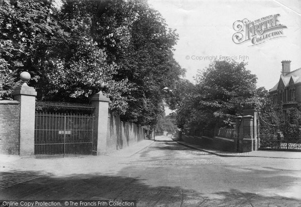 Photo of Newark On Trent, Chantry Gate And Friary Road 1906
