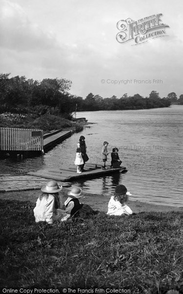 Photo of Newark On Trent, Children At Farndon Ferry 1923