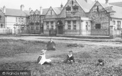 Children By The Grammar School 1909, Newark-on-Trent