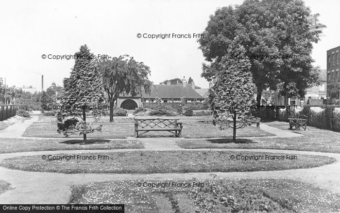 Photo of Newark On Trent, London Road Gardens c.1955