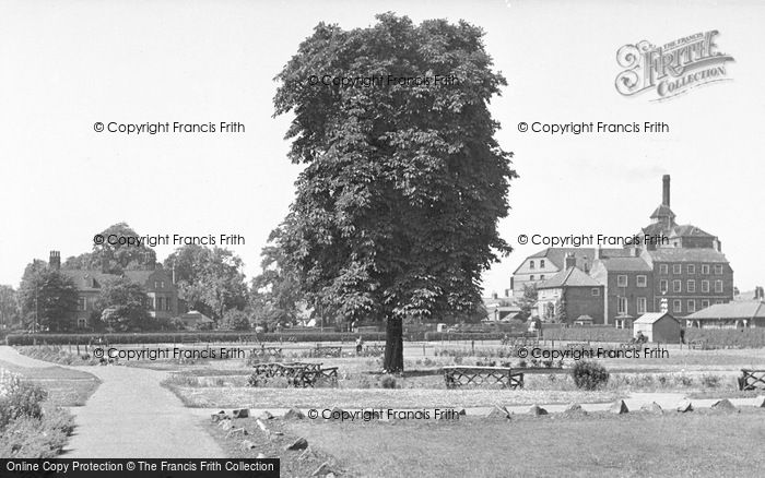 Photo of Newark On Trent, London Road Gardens c.1955