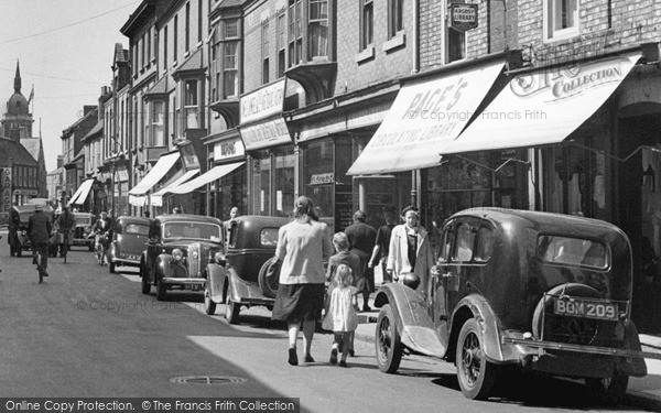 Photo of Newark On Trent, Parked Cars, Carter Gate 1949