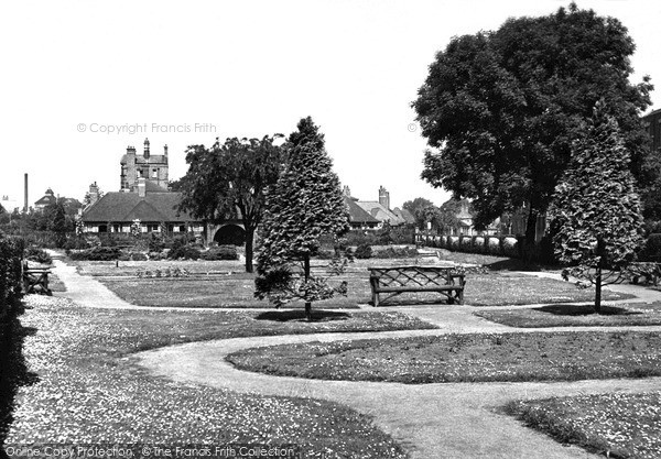 Photo of Newark On Trent, The Fountain Garden c.1955