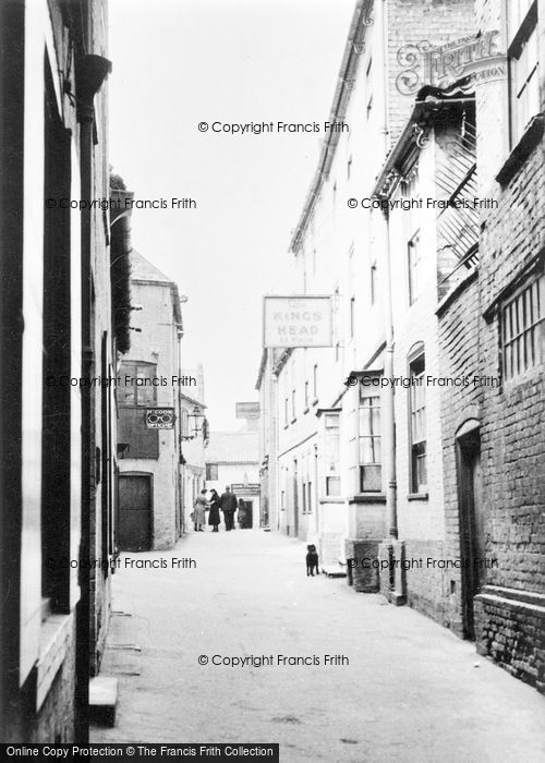 Photo of Newark On Trent, The King's Head c.1950