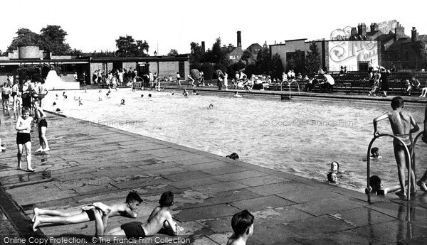 Photo of Newark On Trent, The Swimming Pool c.1955