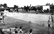 Newark-on-Trent, the Swimming Pool c1955