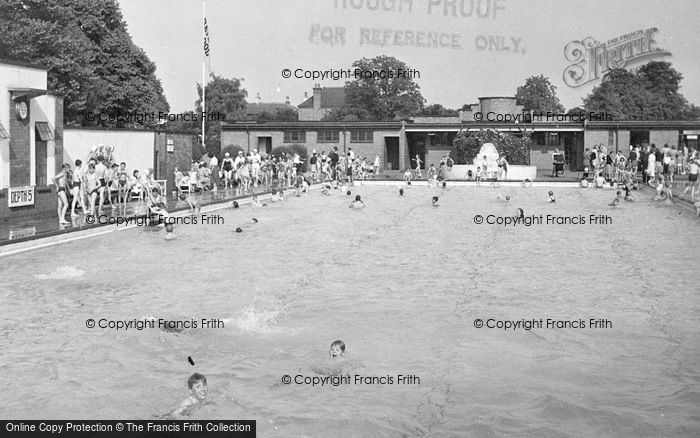 Photo of Newark On Trent, The Swimming Pool c.1955