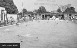 The Swimming Pool c.1955, Newark-on-Trent