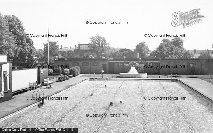 Photo of Newark On Trent, The Swimming Pool c.1955