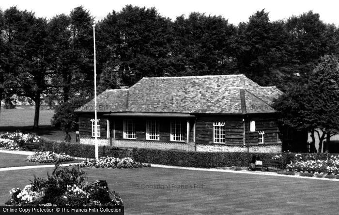 Photo of Newbury, The Pavilion, Victoria Park c.1965