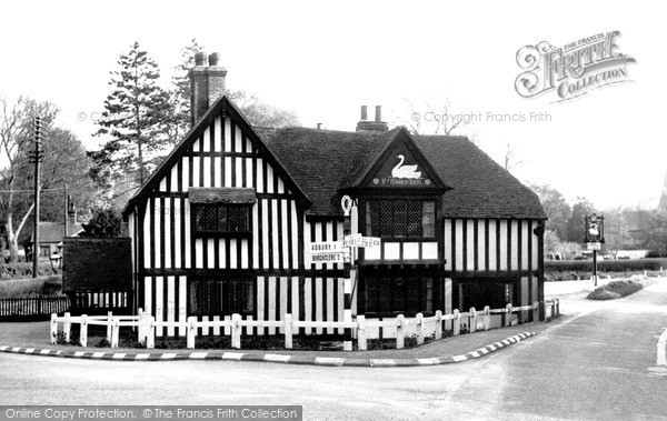 Photo of Newbury, Ye Swan Inn c.1955
