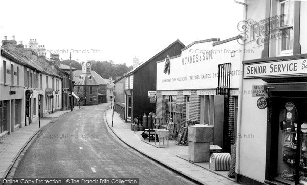 Photo of Newcastle Emlyn, Sycamore Street c.1960