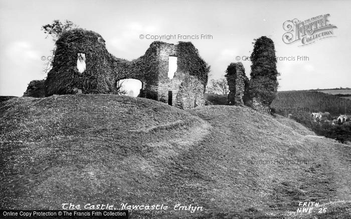 Photo of Newcastle Emlyn, The Castle c.1955