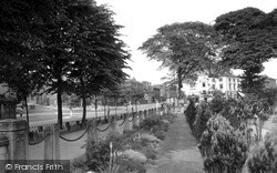 Newcastle Under Lyme, Queens Gardens c.1950, Newcastle-Under-Lyme