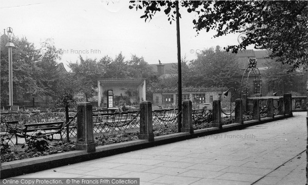 Photo of Newcastle Under Lyme, Queens Gardens c.1950