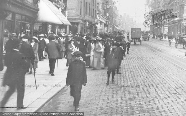 Photo of Newcastle Upon Tyne, People In Northumberland Street 1911