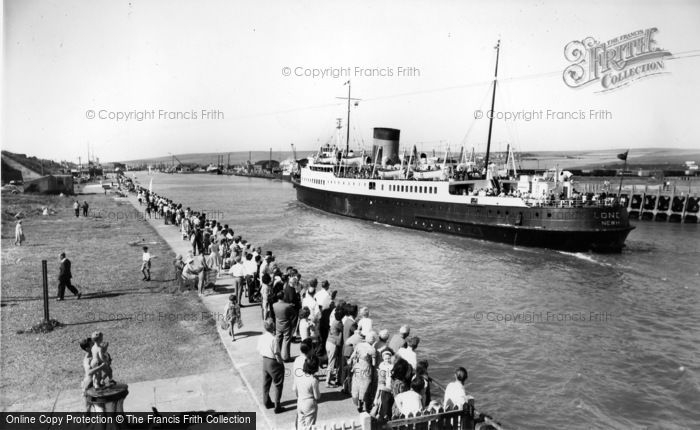 Photo of Newhaven, Cross Channel Ship Londres At Newhaven c.1965