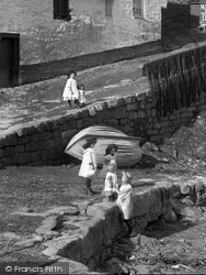 Children On The Harbour Wall 1908, Newlyn