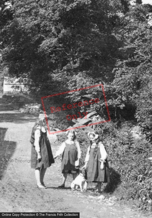 Photo of Newlyn, Girls At Newlyn Coombe 1908