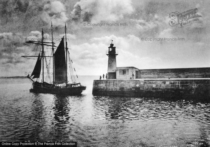 Newlyn, The Lighthouse 1920