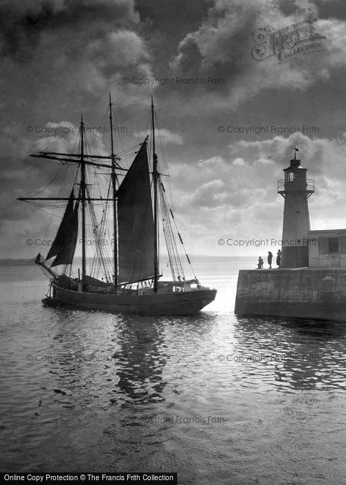 Photo of Newlyn, The Lighthouse 1920