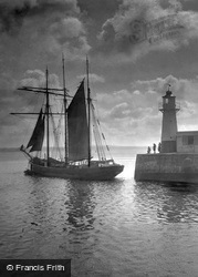 The Lighthouse 1920, Newlyn