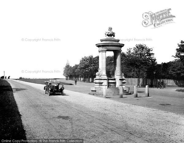 Photo of Newmarket, Cooper Memorial And Cambridge Road 1929