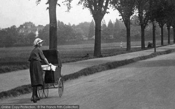 Photo of Newmarket, Mother And Pram 1922