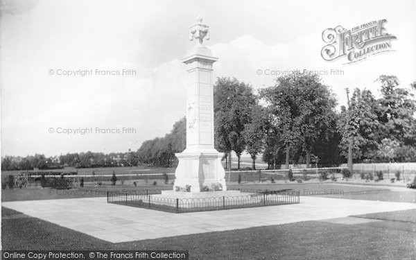 Photo of Newmarket, War Memorial 1922