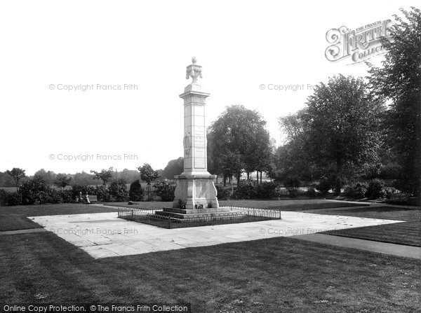 Photo of Newmarket, War Memorial 1929