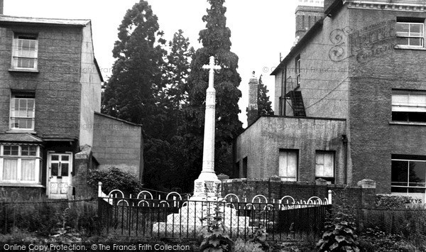 Photo of Newnham, The Memorial c.1955