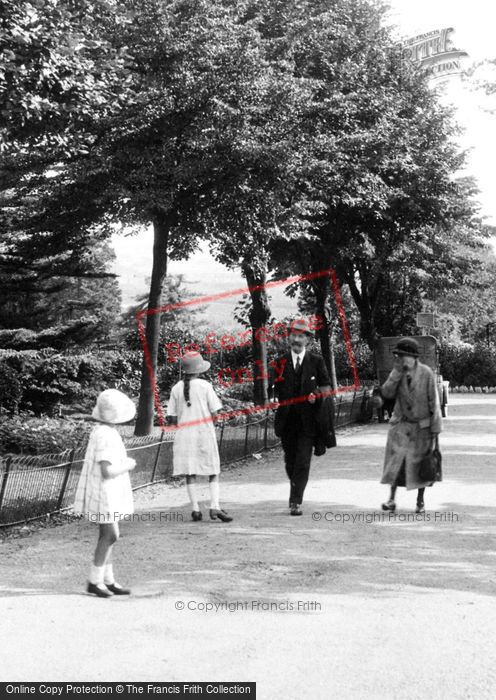 Photo of Newport, A Family In Belle Vue Park 1932