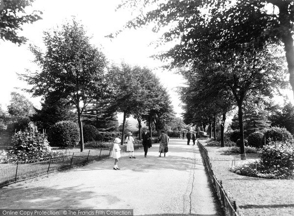 Photo of Newport, Belle Vue Park 1932
