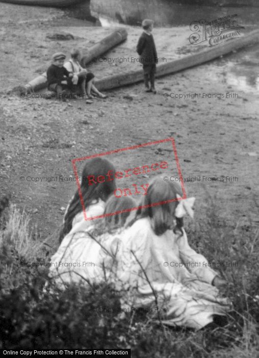 Photo of Newport, Children By Medina Quay 1913