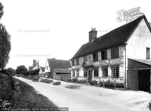 Photo of Newport, Crown House And Tudor House 1932