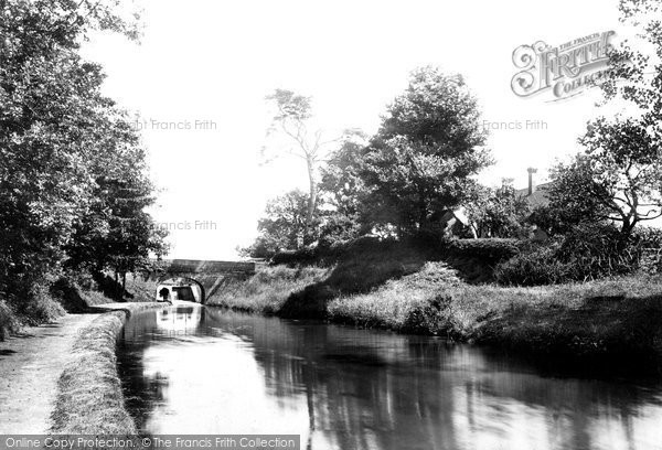 Photo of Newport, On The Canal 1898