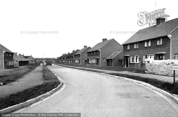 Photo of Newport Pagnell, Queens Avenue 1956