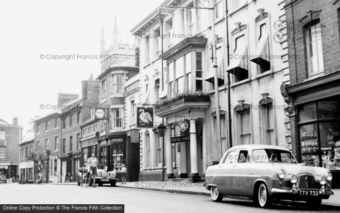 Photo of Newport Pagnell, Swan Hotel 1956