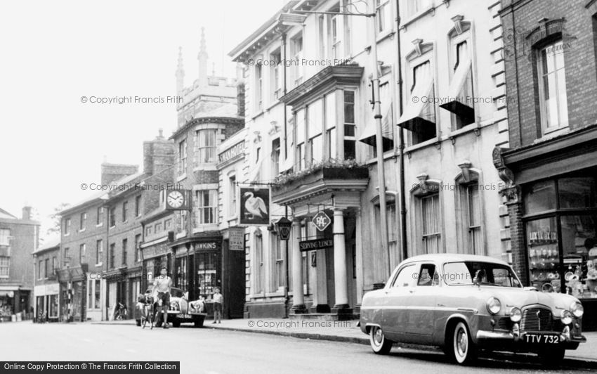 Newport Pagnell, Swan Hotel 1956