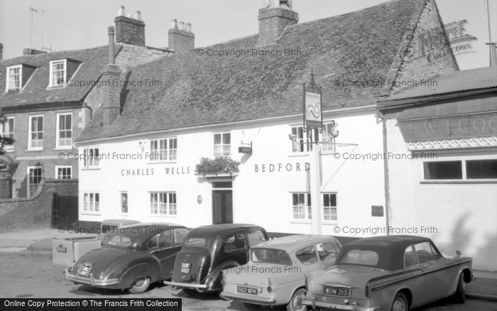 Photo of Newport Pagnell, The Dolphin 1962
