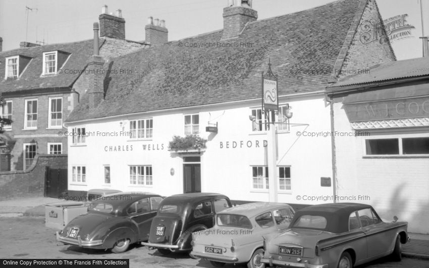 Newport Pagnell, The Dolphin 1962