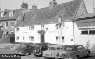 Newport Pagnell, The Dolphin 1962