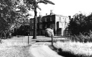 Newport Pagnell, Tickford Abbey c1965