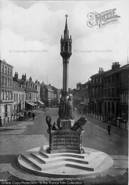 Photo of Newport, Queen Victoria Memorial 1913