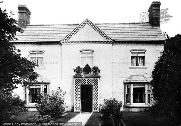 Photo of Newport, Rosemont House School 1899