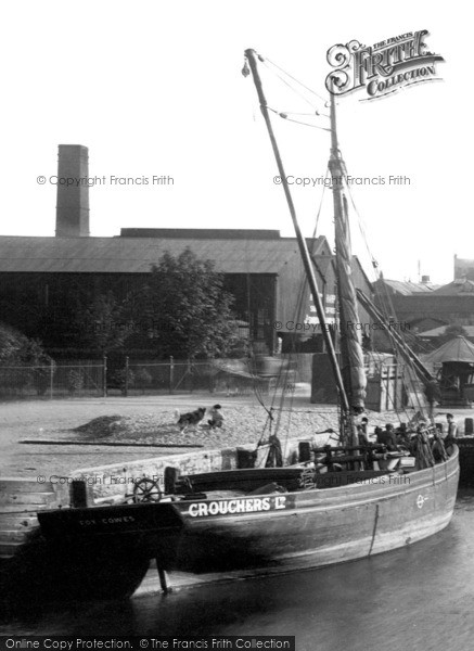 Photo of Newport, Ship In Medina Quay 1913