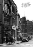 Shopping On High Street 1956, Newport
