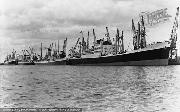 Photo of Newport, The Docks, South Quay c.1955